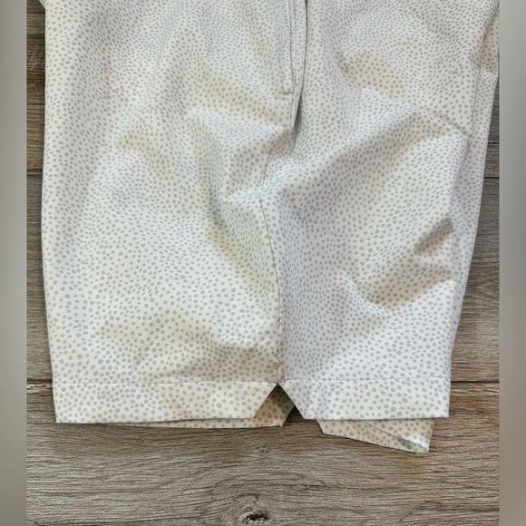 Under‎ Armour~ Women’s UA Links Printed Shorts White/ Gray Size 16 New 9” Inseam - Picture 12 of 12